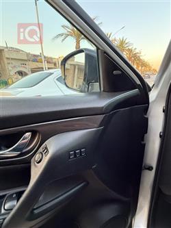 نيسان روج